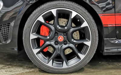 abarth_595c-14-turbo-16v-t-jet-180-ch-bvm5_competizione_17