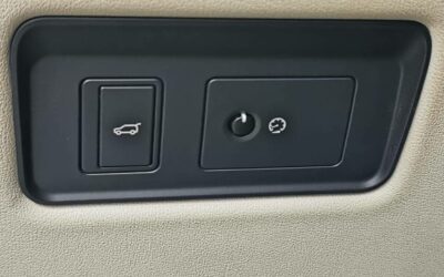land-rover_range-rover-mark-vii-lwb-sdv8-44l-339ch_vogue_24