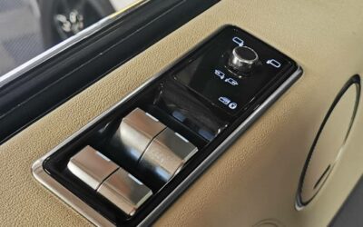 land-rover_range-rover-mark-vii-lwb-sdv8-44l-339ch_vogue_36