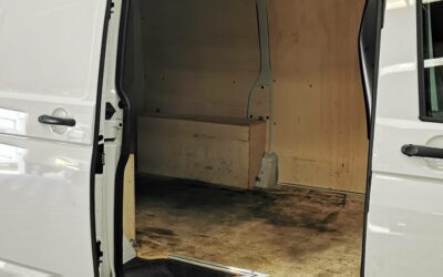 volkswagen-utilitaires_transporter-61-van-l1h1-20-tdi-150-dsg7_business_25