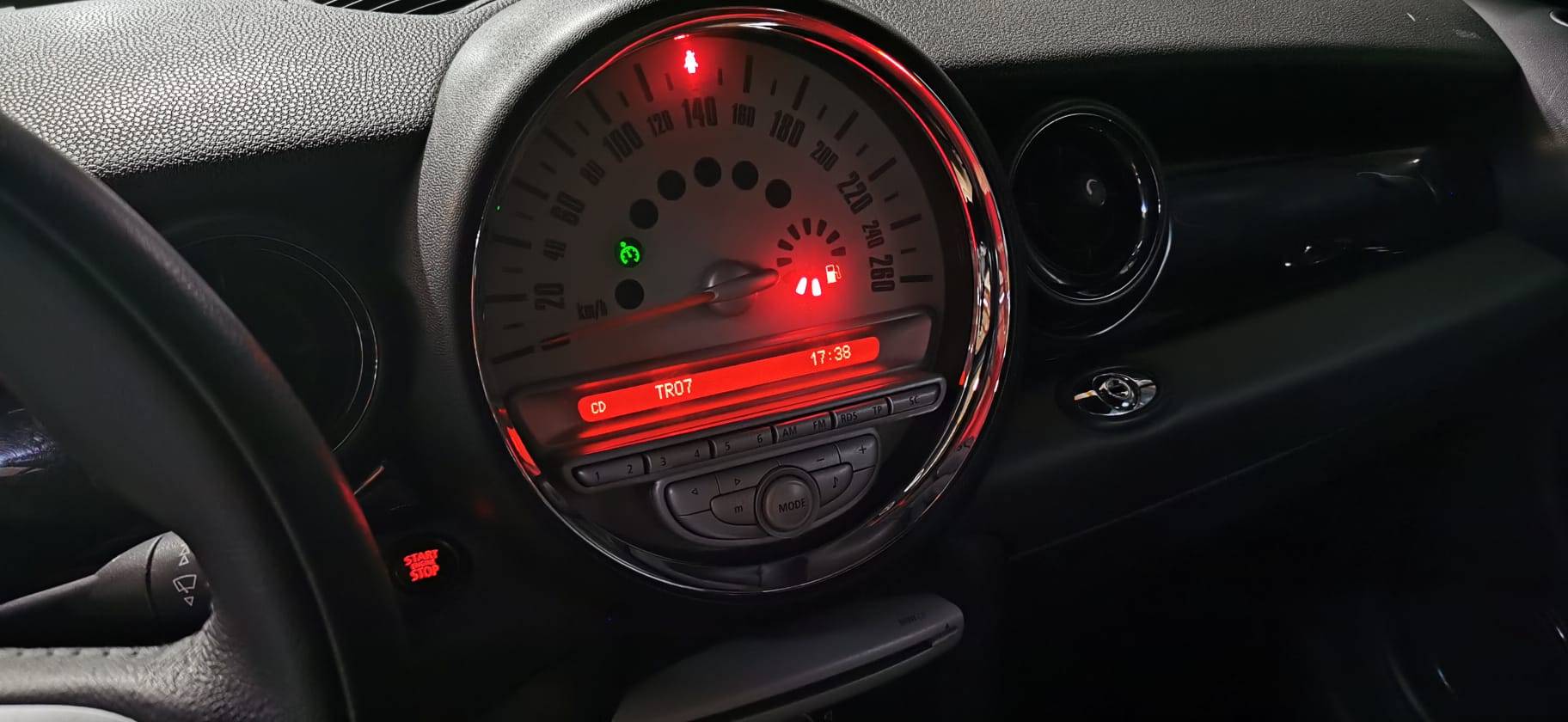 mini_cabriolet-16i-120_cooper-pack-chili_38
