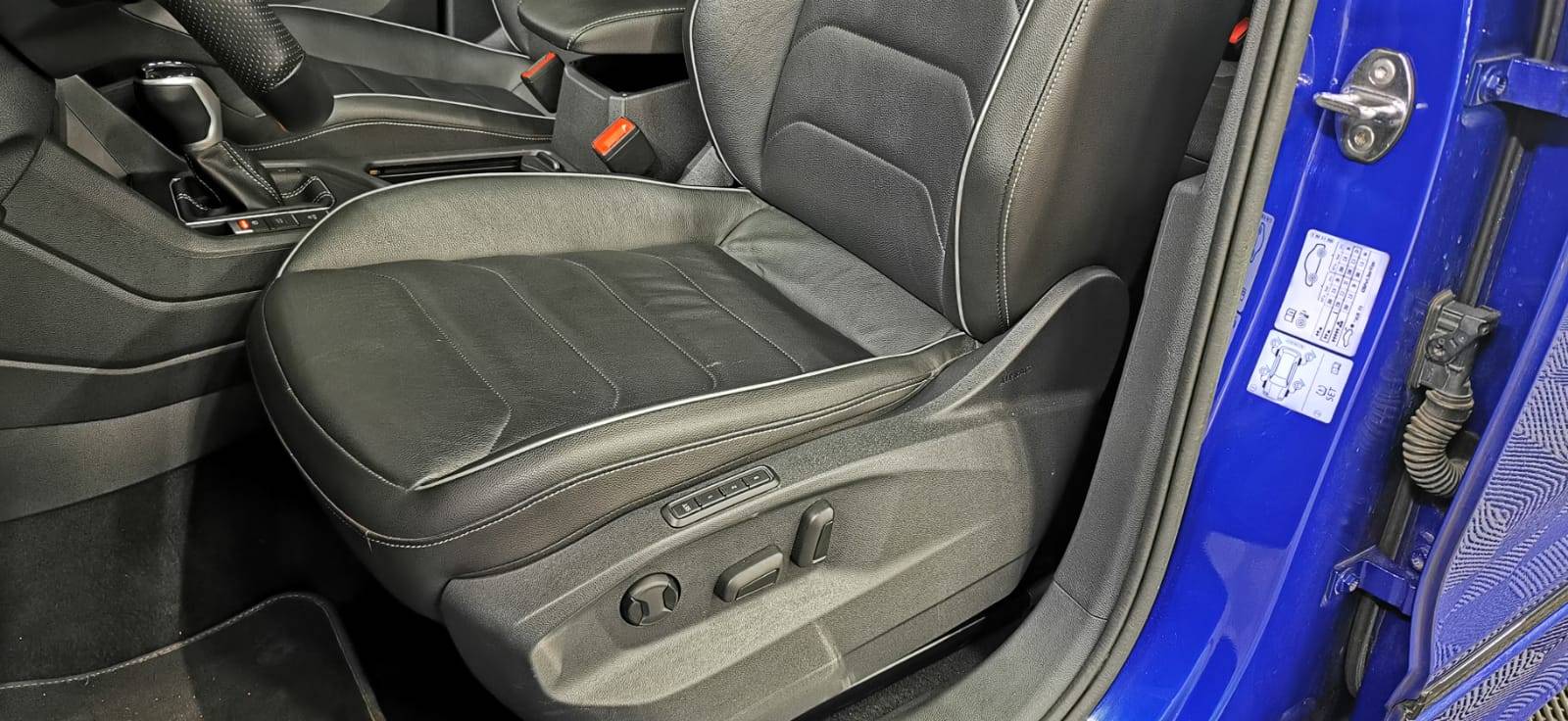 volkswagen_tiguan-20-tdi-150ch-dsg7_r-line-exclusive_37