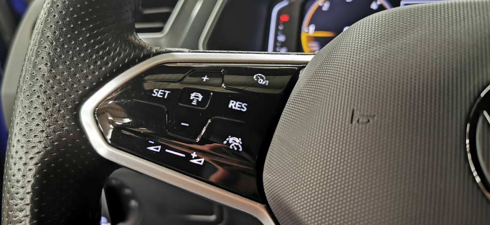 volkswagen_tiguan-20-tdi-150ch-dsg7_r-line-exclusive_42