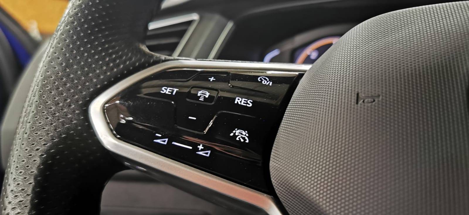 volkswagen_tiguan-20-tdi-150ch-dsg7_r-line-exclusive_43