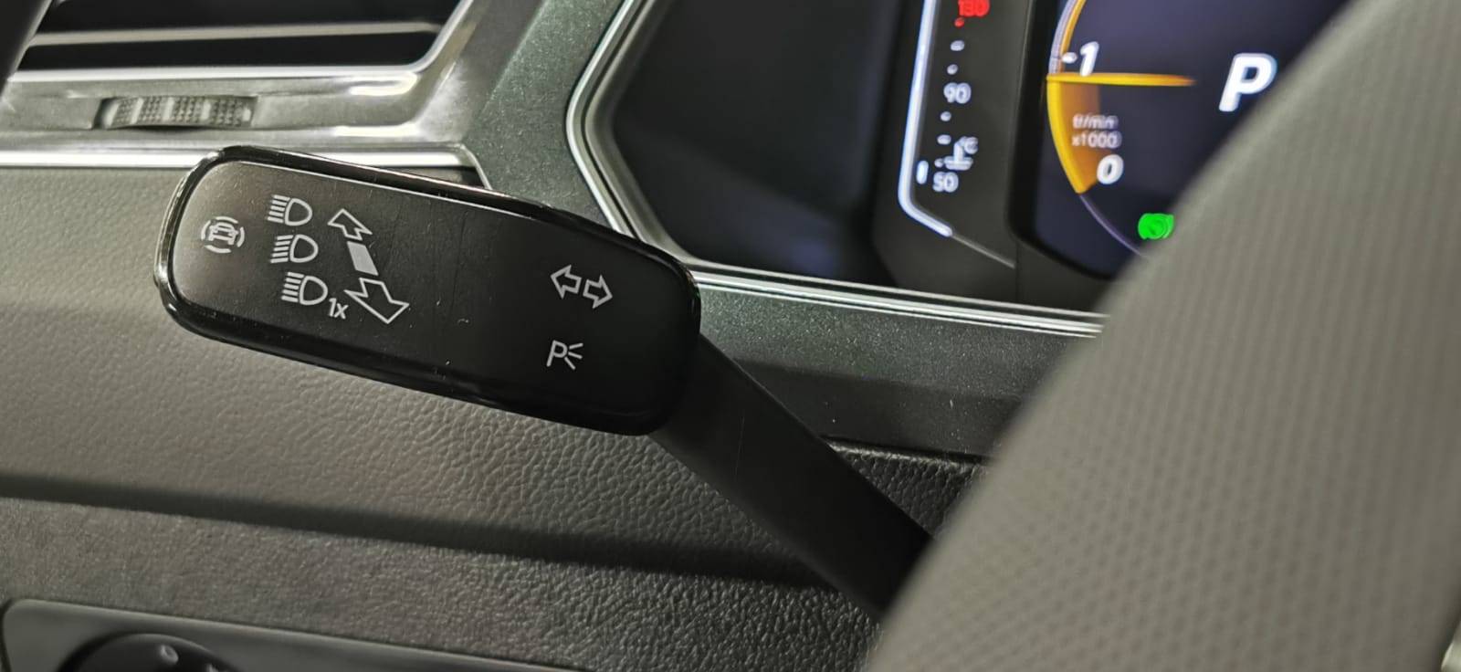 volkswagen_tiguan-20-tdi-150ch-dsg7_r-line-exclusive_45