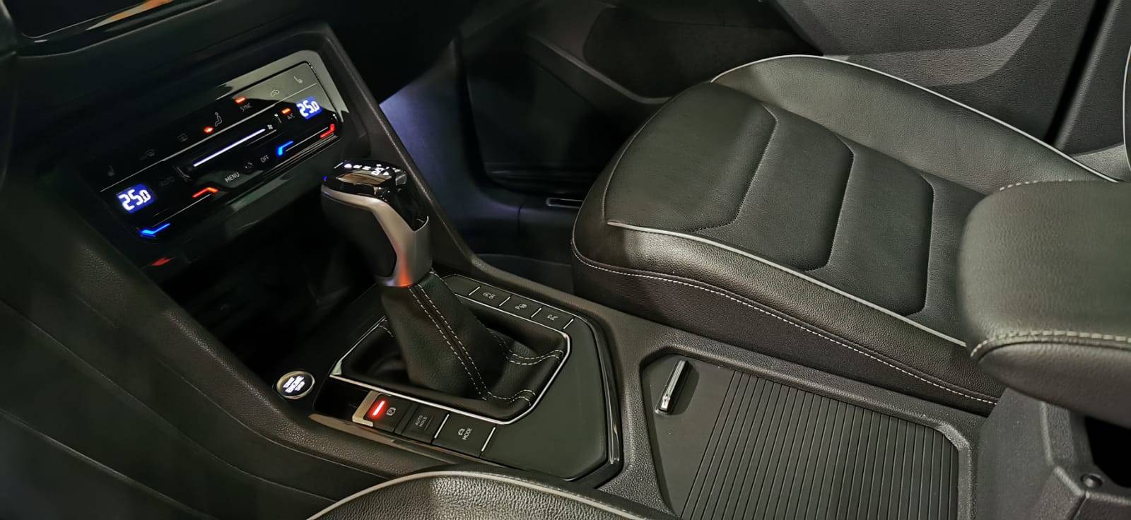 volkswagen_tiguan-20-tdi-150ch-dsg7_r-line-exclusive_53