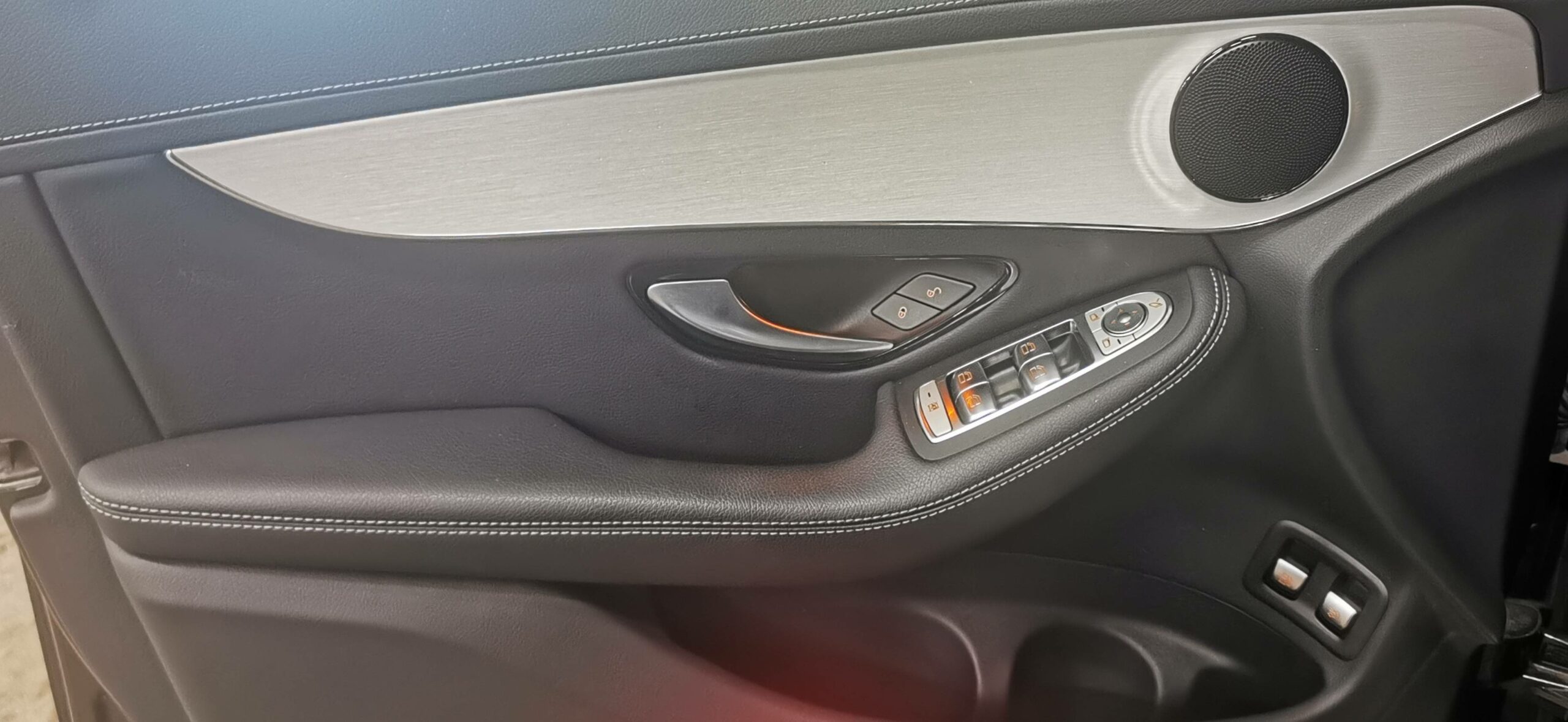 mercedes_glc-300-e-eq-power-9g-tronic-4matic_business-line_17