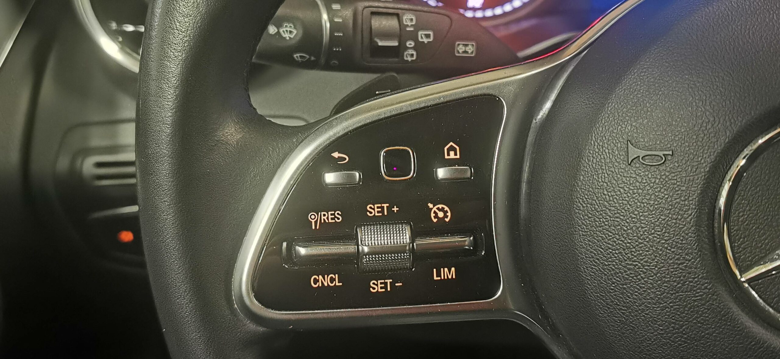 mercedes_glc-300-e-eq-power-9g-tronic-4matic_business-line_35