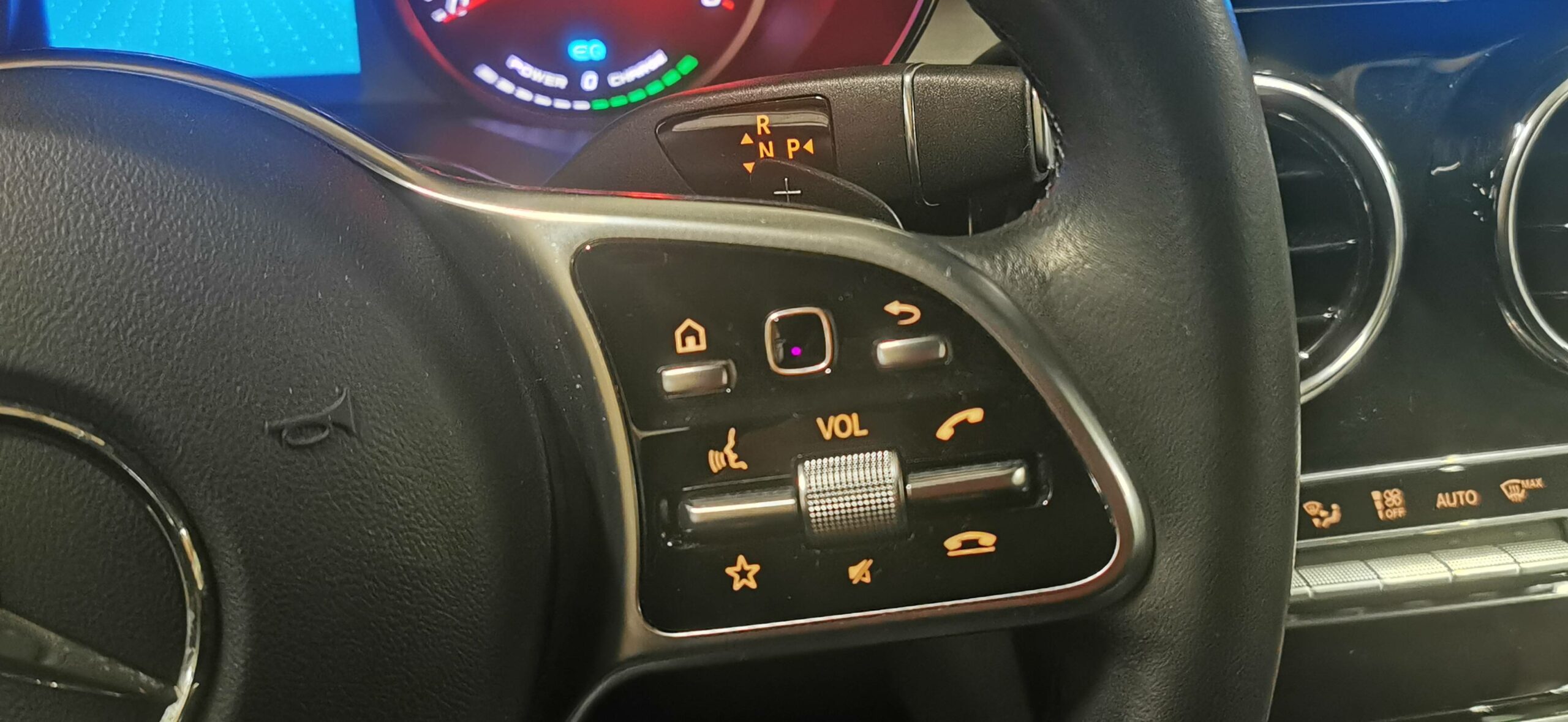 mercedes_glc-300-e-eq-power-9g-tronic-4matic_business-line_36